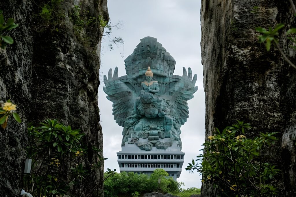 garuda wisnu kencana di bali proyek alam sutera realty